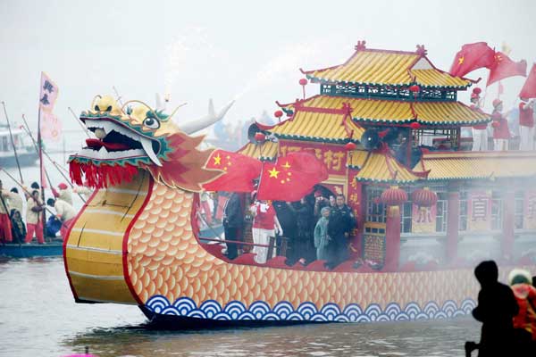 篙子船上演规模堪称历史之最的会船盛会