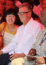 玉环东沙&middot;美丽渔村国际公共艺术论坛举行 嘉宾观看表演