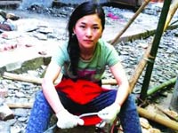 汶川地震断腿女教师赴雅安救灾一线