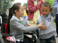 “芭蕾女孩”、“敬礼娃娃”军营谢恩人