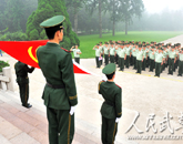 临沂武警建党节前到华东革命烈士陵园受教育