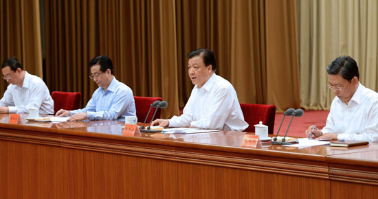 刘云山出席党的群众路线教育实践活动工作会议并讲话