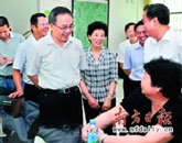 胡春华：坚持党的群众路线 创新群众工作方法