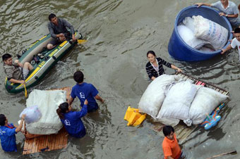 浙江余姚:大水围城
