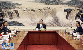 十二届全国人大常委会第十二次委员长会议举行