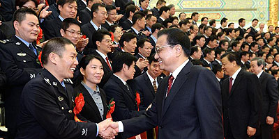 李克强对公务员提四点希望:做俭朴清廉的表率