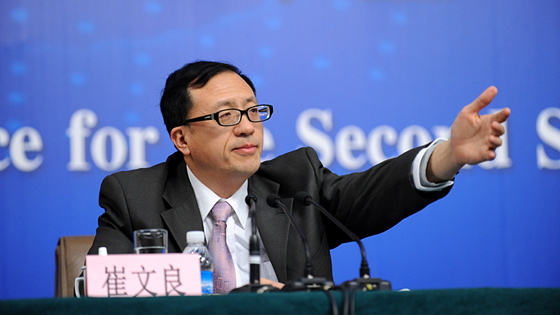 主持人崔文良请记者提问