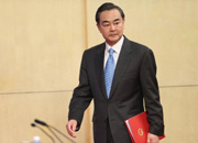 外交部部长王毅步入会场