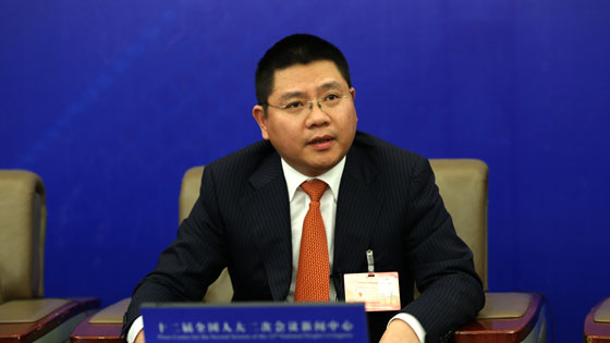 全国人大代表王均金回答记者提问