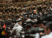 媒体记者在会场采访