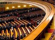 委员们排队离开会场