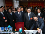 张德江看望参加人大会议报道的新闻工作者