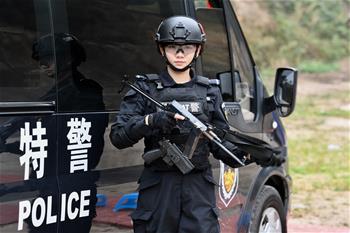警花狙击手：“不爱红装爱警装”