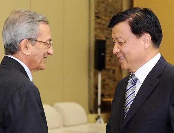 刘云山会见古共中央第一书记劳尔&middot;卡斯特罗特使