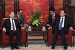 张德江会见德国汉堡市长舍尔茨