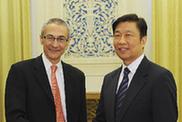 李源潮会见美国进步中心主席波德斯塔