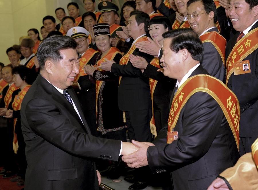 中央扶贫开发工作会议在京闭幕 回良玉作总结讲话