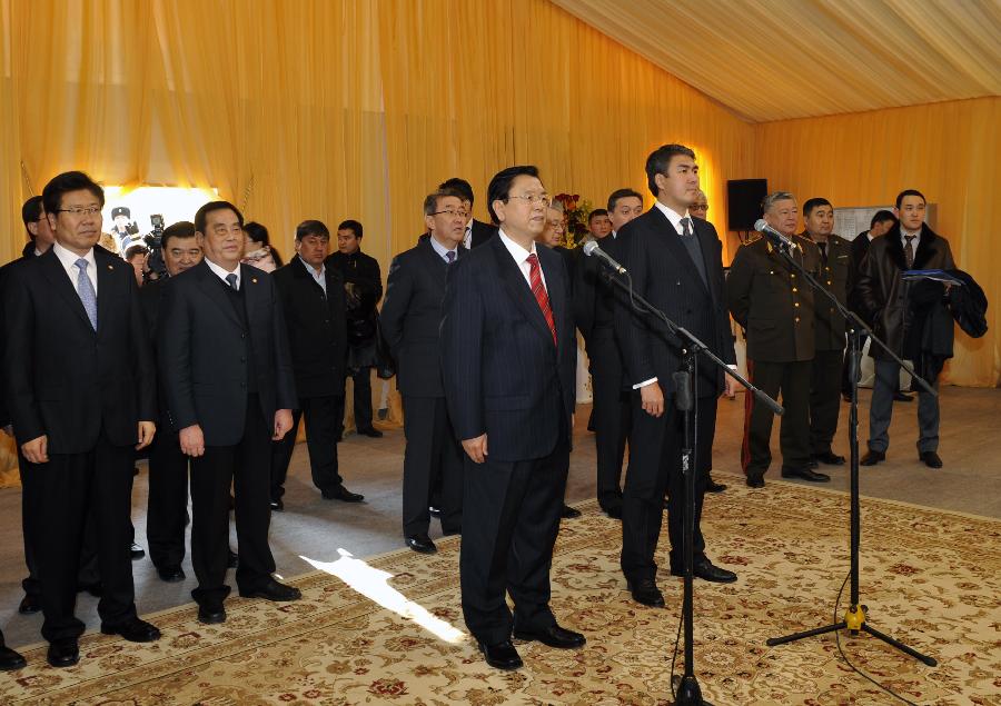 张德江和哈萨克斯坦副总理共同出席中哈霍尔果斯国际边境合作中心启动仪式暨中哈铁路对接仪式