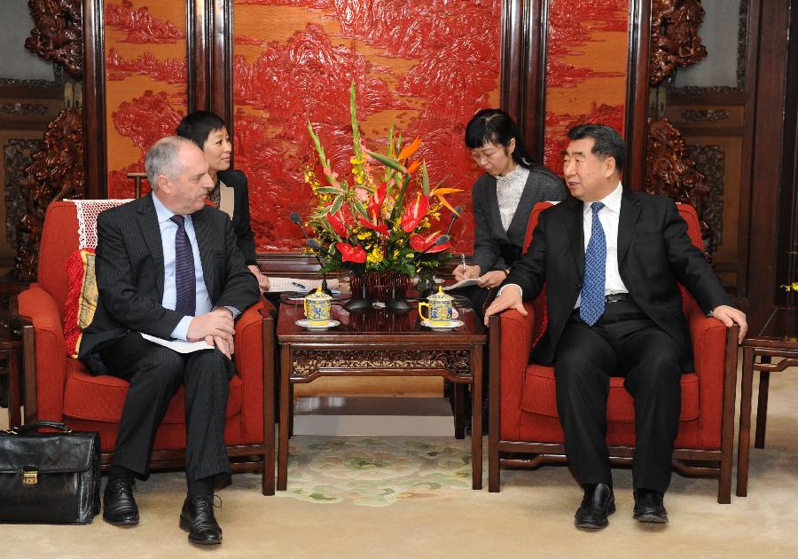 回良玉会见法国安盟保险集团董事长
