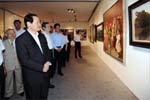周永康参观&ldquo;情系神州－新疆油画全国行&rdquo;展览