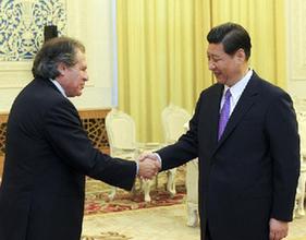 习近平副主席会见乌拉圭外长阿尔马格罗