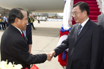 贺国强抵达万象开始亚欧四国之行