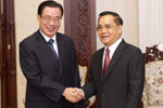 贺国强会见老挝政府总理通辛