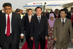 贺国强抵达吉隆坡开始对马来西亚进行正式友好访问