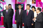 习近平出席庆祝香港特别行政区成立十五周年成就展开幕式并参观展览