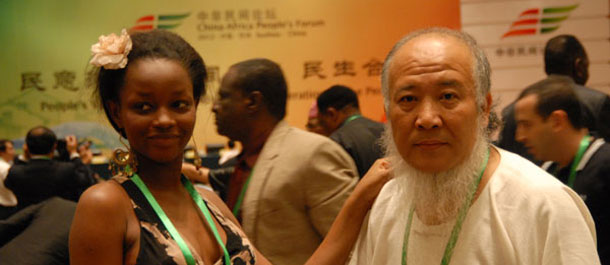 会场扫描：中国画家杨彦和他的&ldquo;非洲新娘&rdquo;爱达&bull;杨