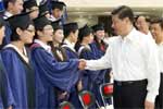 中央党校举行2012年春季学期毕业典礼 习近平出席并为学员颁发毕业证书