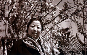 组图：你没见过的邓颖超罕见生活照片