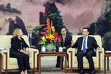 李克强会见美国国务卿克林顿