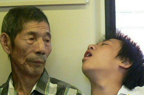 盘点那些惊天地泣鬼神的销魂睡姿 随时随地都能睡