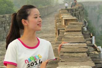 奶茶MM南京拍青奥短片 扎马尾上镜尽显清纯[高清]