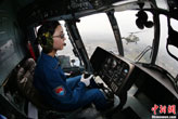 高清：实拍成空直升机女飞行员考试现场