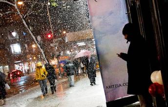 新风暴袭美东海岸 纽约&ldquo;雪上加霜&rdquo;