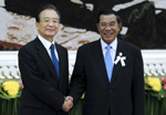 温家宝同柬埔寨首相洪森举行会谈