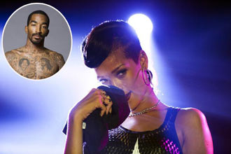 JR绯闻女友个唱火爆 魅惑眼神配短裤黑靴[组图]