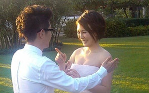 直击"好声音"金志文豪华婚礼现场 新人抵海边拍婚纱照