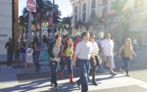 中国游客在美国1次买够5年用品 用集装箱运回