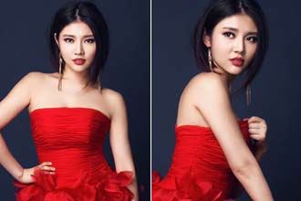 篮球宝贝拍婚纱写真 火红花瓣装身材傲人[组图]