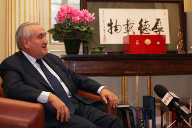 “中共十八大将给世界带来积极影响”——访法国前总理拉法兰