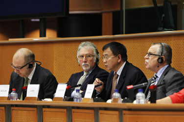 中共友好代表团在欧盟总部宣介交流十八大情况及主要精神