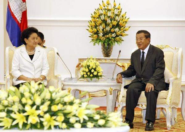 柬埔寨首相洪森会见刘延东