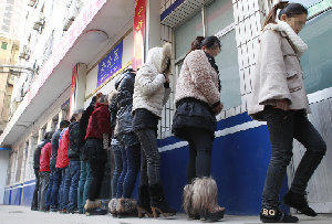 妙龄女做酒托微信约会男子 一月骗30人近百万