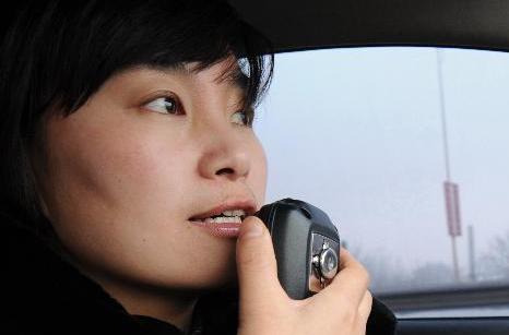 警花常鸿玲：警车是办公桌