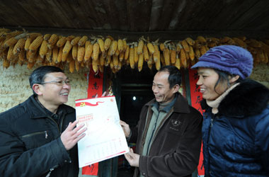 重庆：用农民喜闻乐见的形式宣讲“十八大”精神