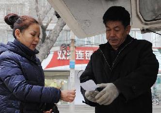 郑州&ldquo;诚信鸡蛋哥&rdquo;：店拆了坐守三月还鸡蛋