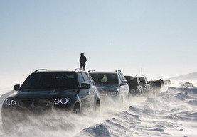 内蒙古草原遭白毛风和冰雪袭击交通受阻